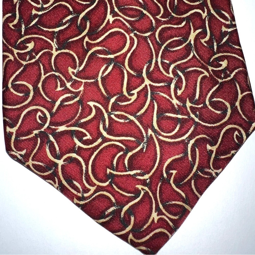 Calvin Klein Red Print 100% Silk Tie O/S - Picture 2 of 5